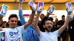 Los primero en obtener el iPhone X en Australia. 