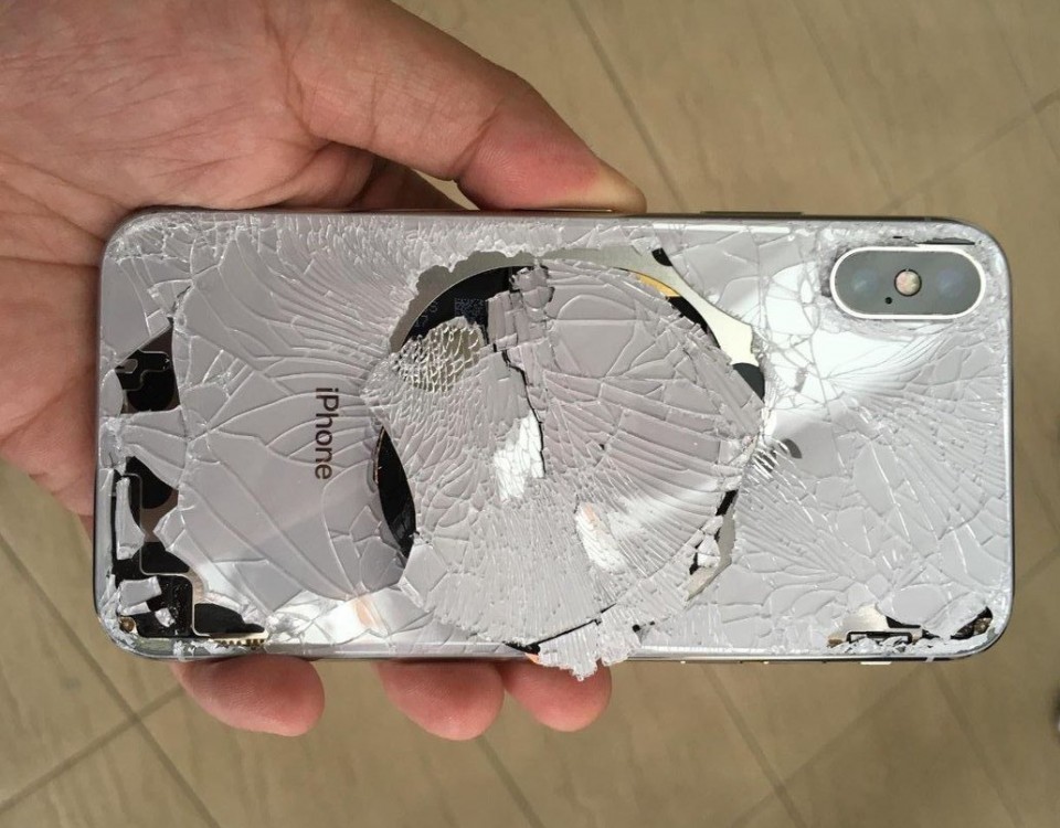 iPhone X destrozado